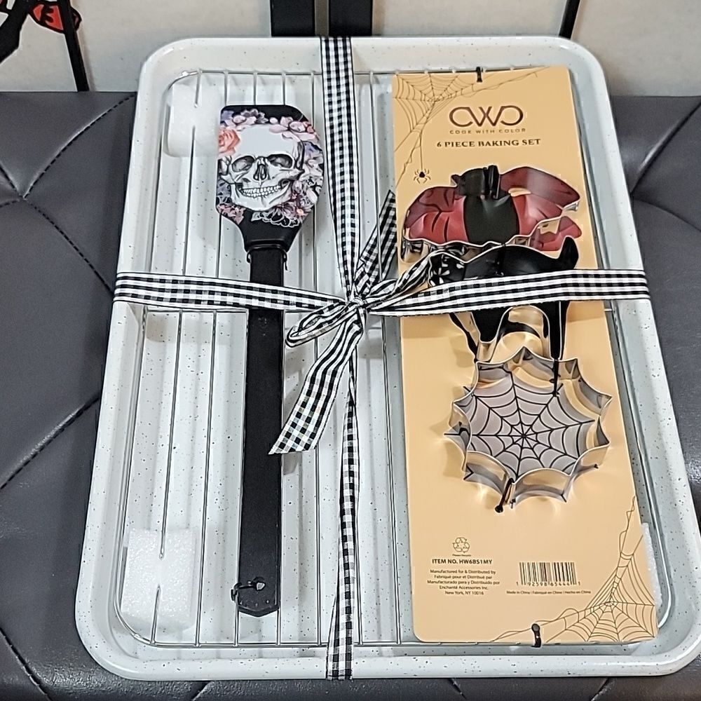 Cook with Color 6 piece Halloween Baking set.